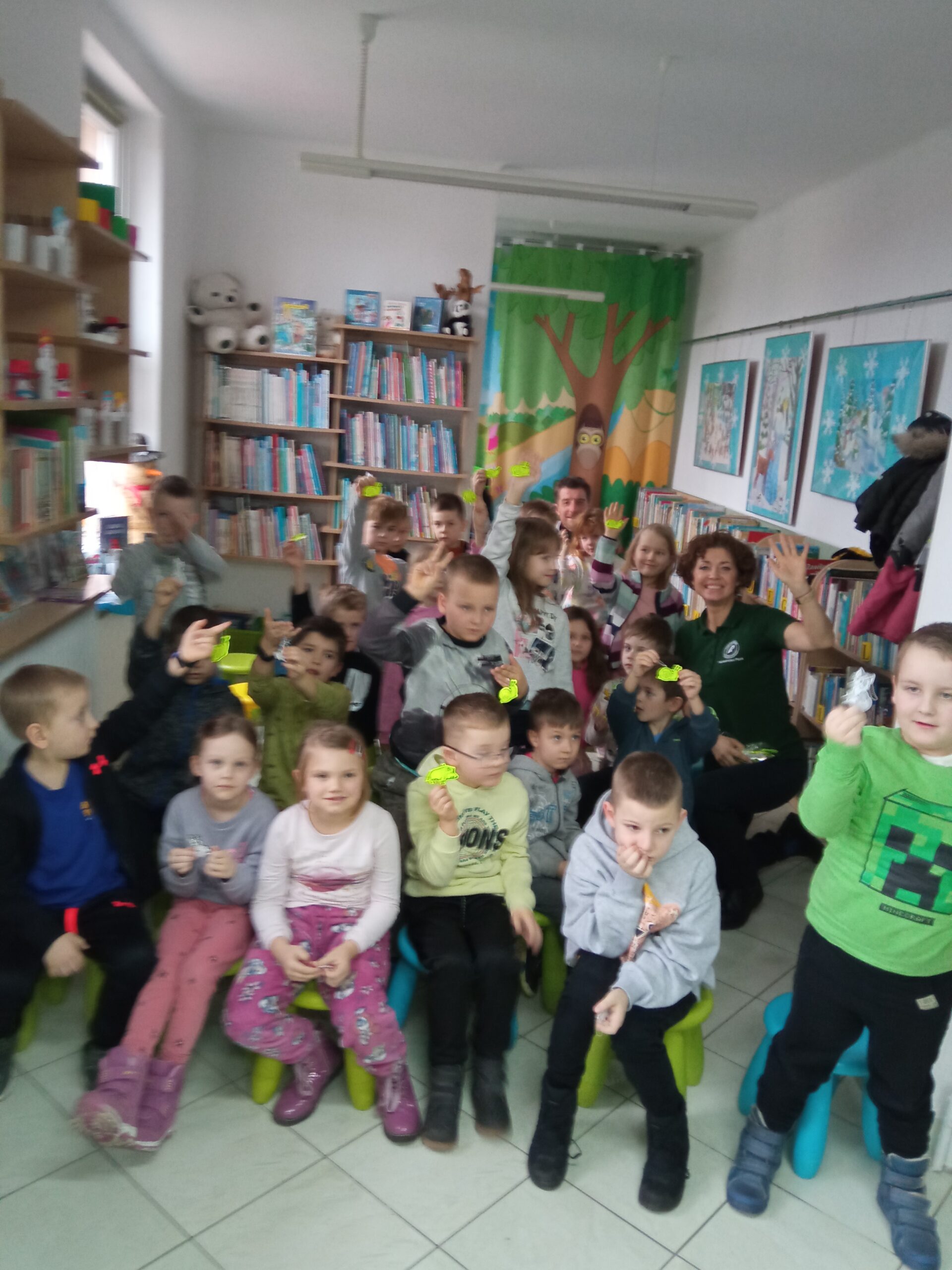 „Wędrówki leśnymi ścieżkami”- spotkanie z panią leśnik, grupa „Motylki”